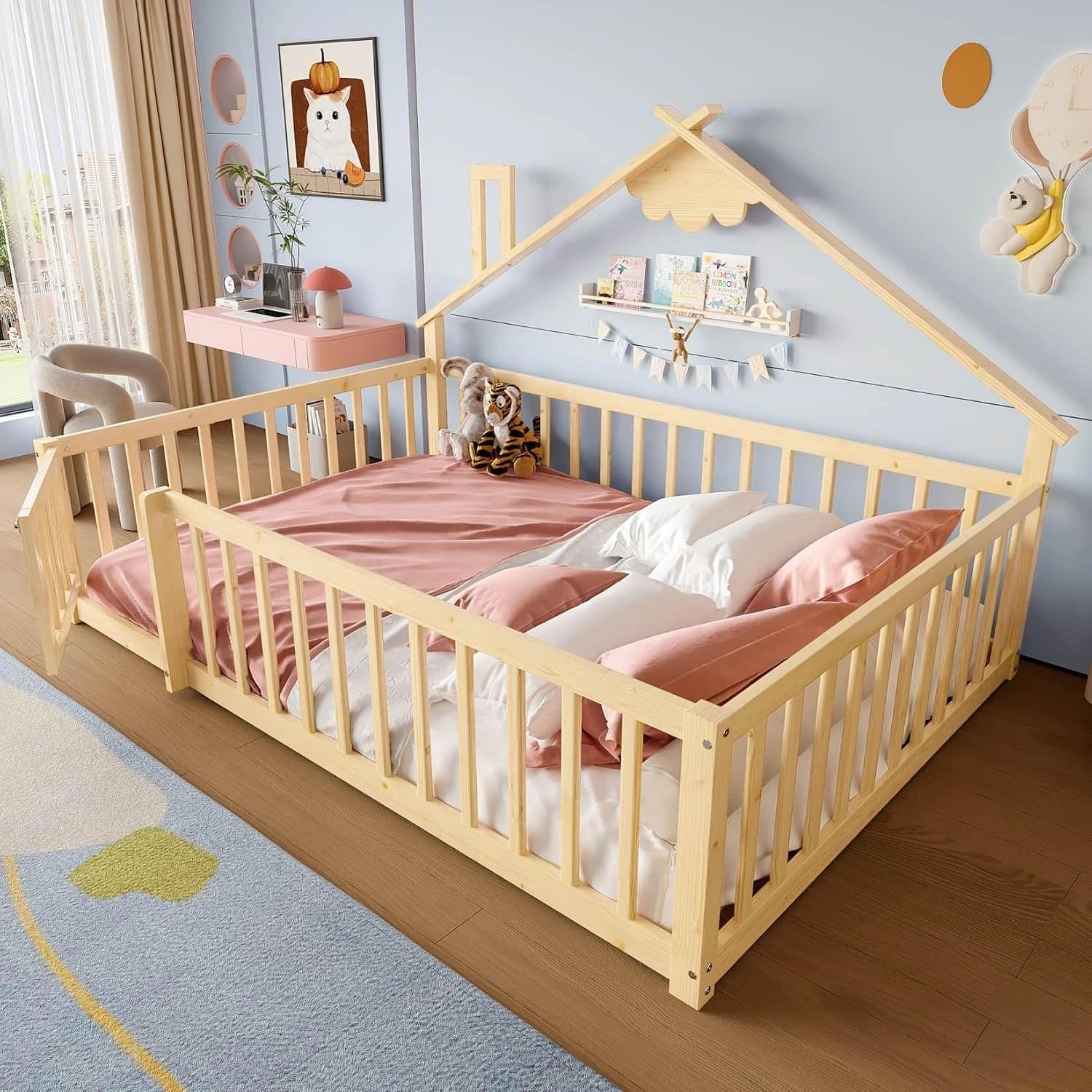 Lit Au Sol Enfant 140x190 cm, Lit Cabane Enfant Montessori avec Design Cabine Distinctif, Barrières Hautes, Sommier à Lattes Solide, Pin (A-Naturel